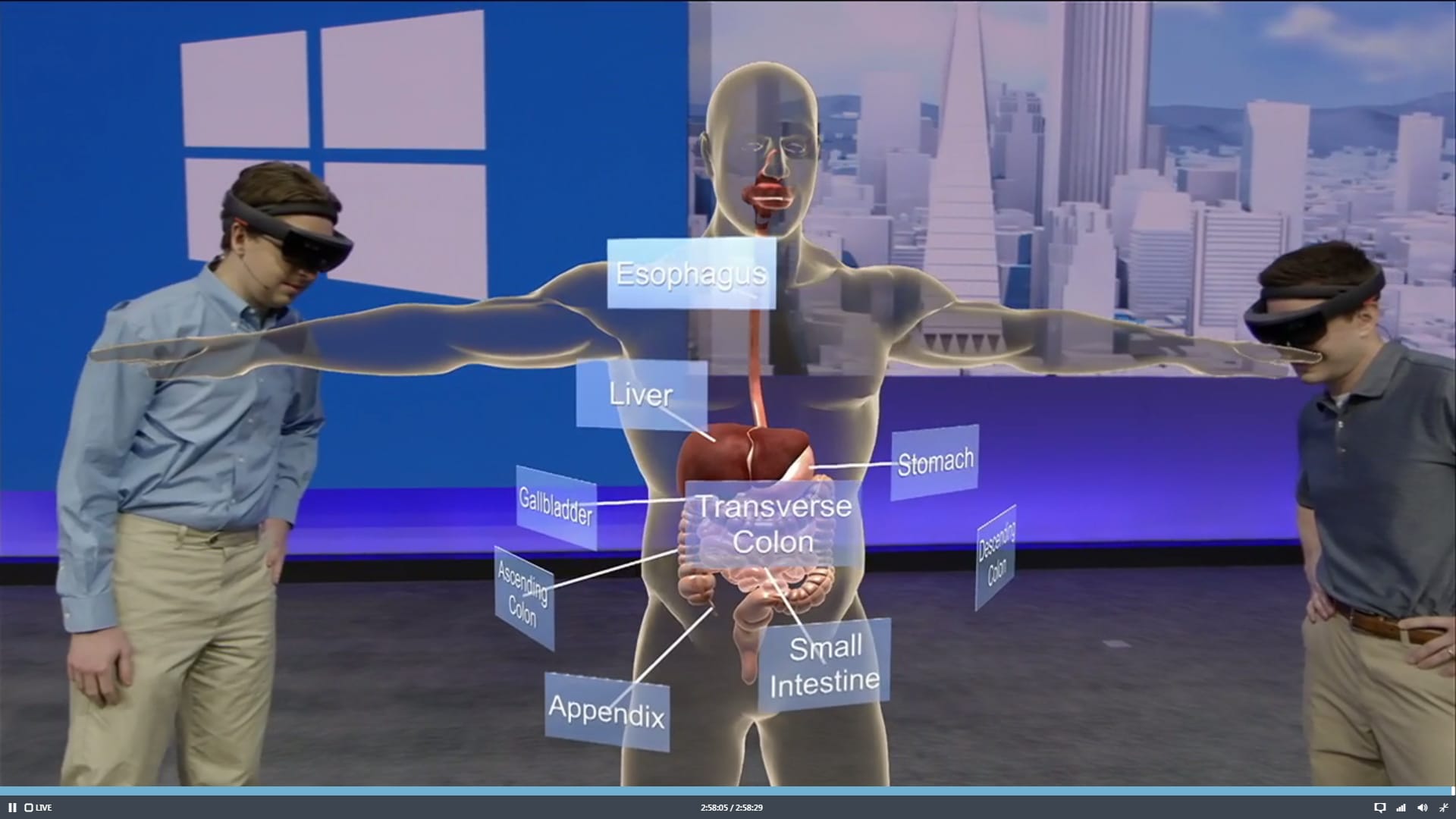 Medizinstudenten können so beispielsweise an einem virtuellen Körper etwas über Anatomie lernen.