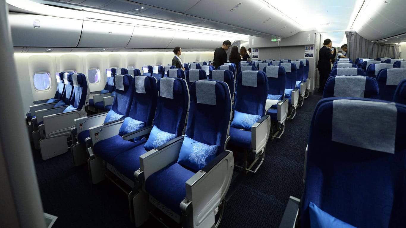 In der Premium Economy Class wird der Flug zum Genuss.