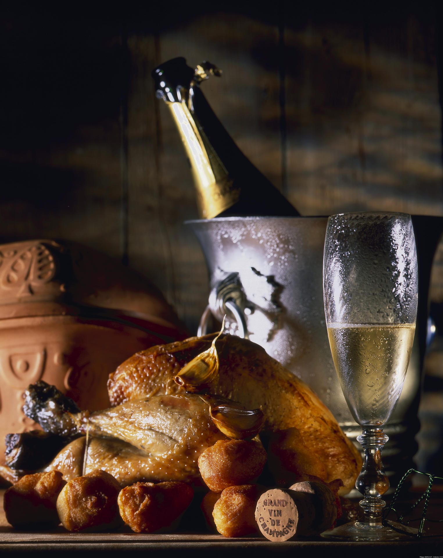 Huhn: So ein Huhn kann man klassisch grillen oder mit etwas Honigsüsse ausstatten: 4 EL Honig, 10 cl weißer Port, 4 EL. Esslöffel Sesamsamen, 2 EL Traubenkernöl, 4 EL Sojasauce. Gut zwölf Stunden marinieren. Huhn: So ein Huhn kann man klassisch grillen oder mit etwas Honigsüsse ausstatten: 4 EL Honig, 10 cl weißer Port, 4 EL. Esslöffel Sesamsamen, 2 EL Traubenkernöl, 4 EL Sojasauce. Gut zwölf Stunden marinieren.
