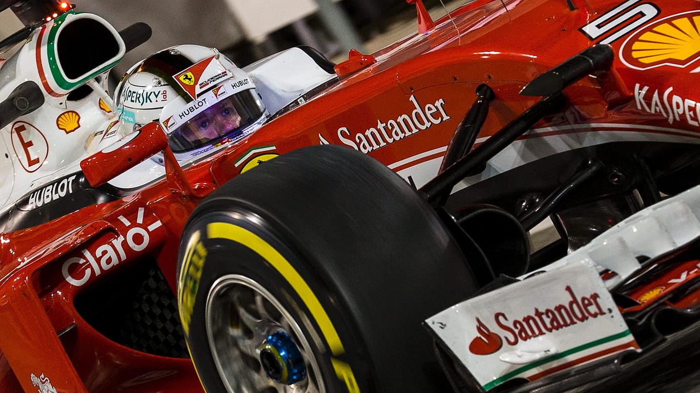 Für Sebastian Vettel fällt beim Großen Preis von Bahrain mit einem Motorschaden aus.