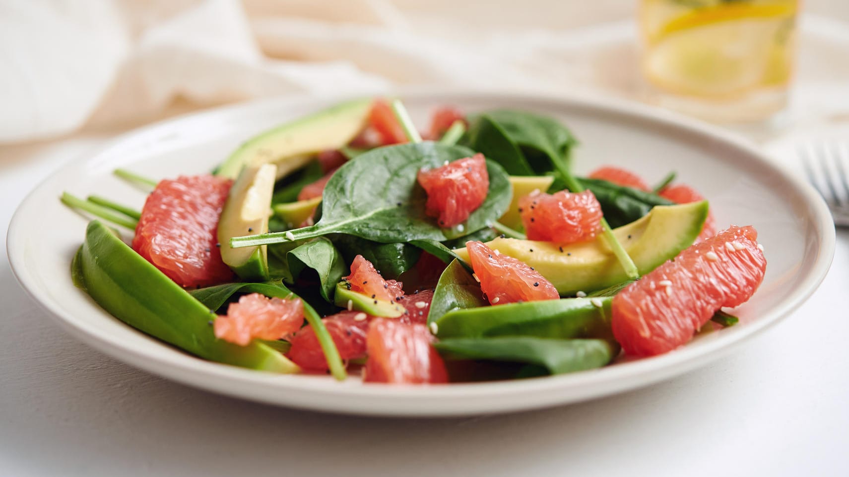 Weniger ist mehr: Avocado und Grapefruit sind die beiden Hauptkomponenten in diesem Salat.