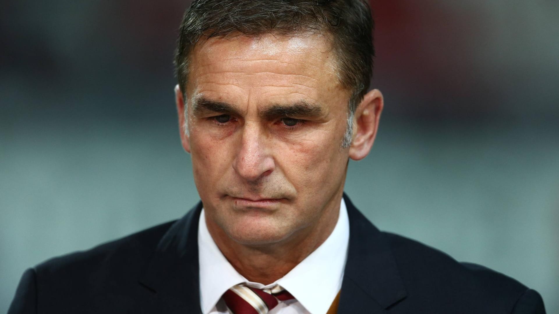 Stefan Kuntz und der 1. FC Kaiserslautern wollten ursprünglich erst zum Saisonende getrennte Wege gehen. Stefan Kuntz und der 1. FC Kaiserslautern wollten ursprünglich erst zum Saisonende getrennte Wege gehen.