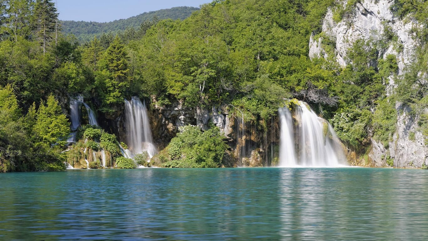 Wasserfall im kroatischen Nationalpark Plitvicer Seen.
