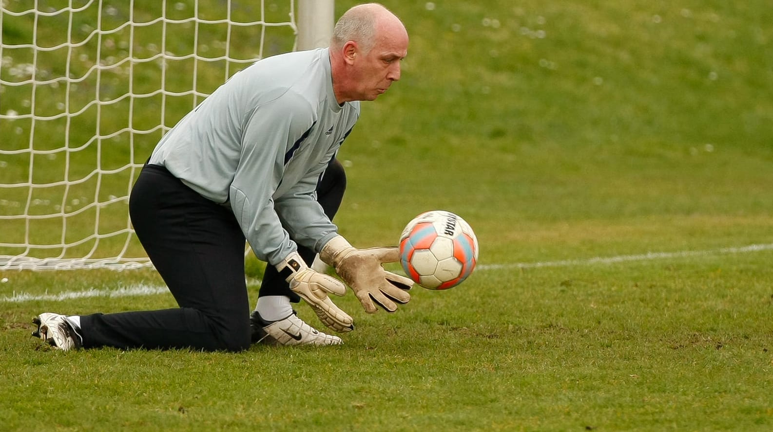 Mario Basler hat 262 Bundesliga-Spiele für den 1. FC Kaiserslautern, Werder Bremen und den FC Bayern bestritten sowie 30 Länderspiele absolviert.