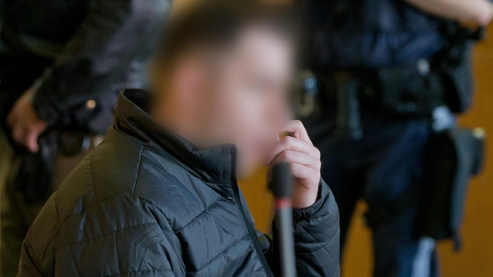 Mordfall Rebecca: Der Angeklagte legt vor dem Landgericht in Aschaffenburg ein Geständnis ab. Mordfall Rebecca: Der Angeklagte legt vor dem Landgericht in Aschaffenburg ein Geständnis ab.
