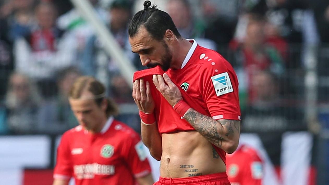 Stürmer Hugo Almeida traf in der Saison bislang nur einmal für Hannover 96. Stürmer Hugo Almeida traf in der Saison bislang nur einmal für Hannover 96.