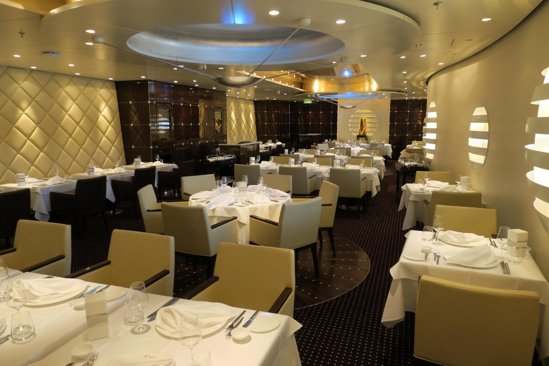 Nur wenig Veränderungen gibt es im Gourmet-Restaurant "Rossini", das Passagiere eventuell schon von anderen Aida-Schiffen kennen.