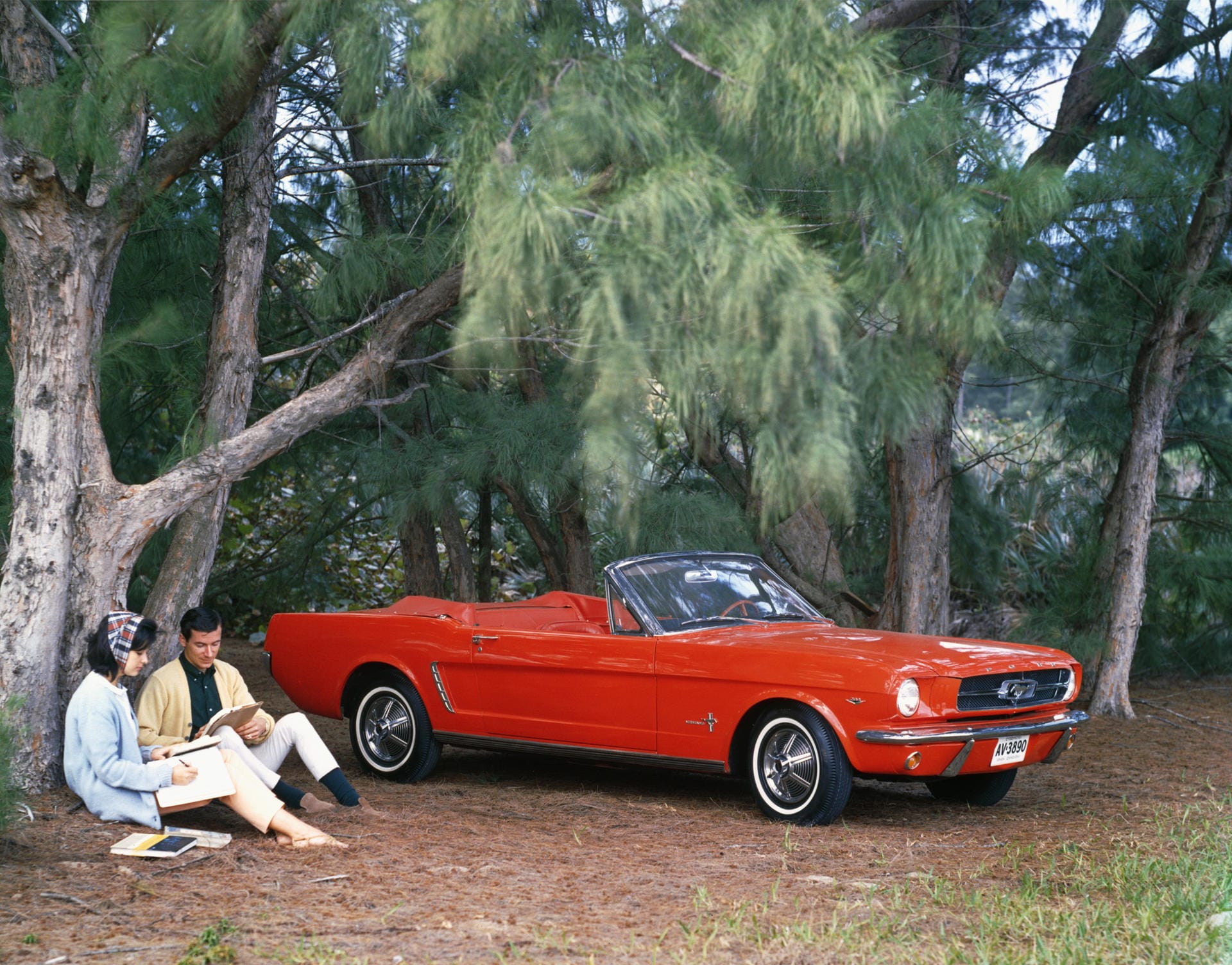 Erstmals baute Ford den Mustang 1964, heute läuft er in sechster Generation vom Band. Vor allem in den USA wurde der Sportwagen zur Ikone.