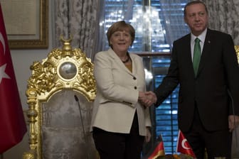 Bundeskanzlerin Angela Merkel und der türkische Präsident Recep Tayyip Erdogan bei einem Treffen in Istanbul.