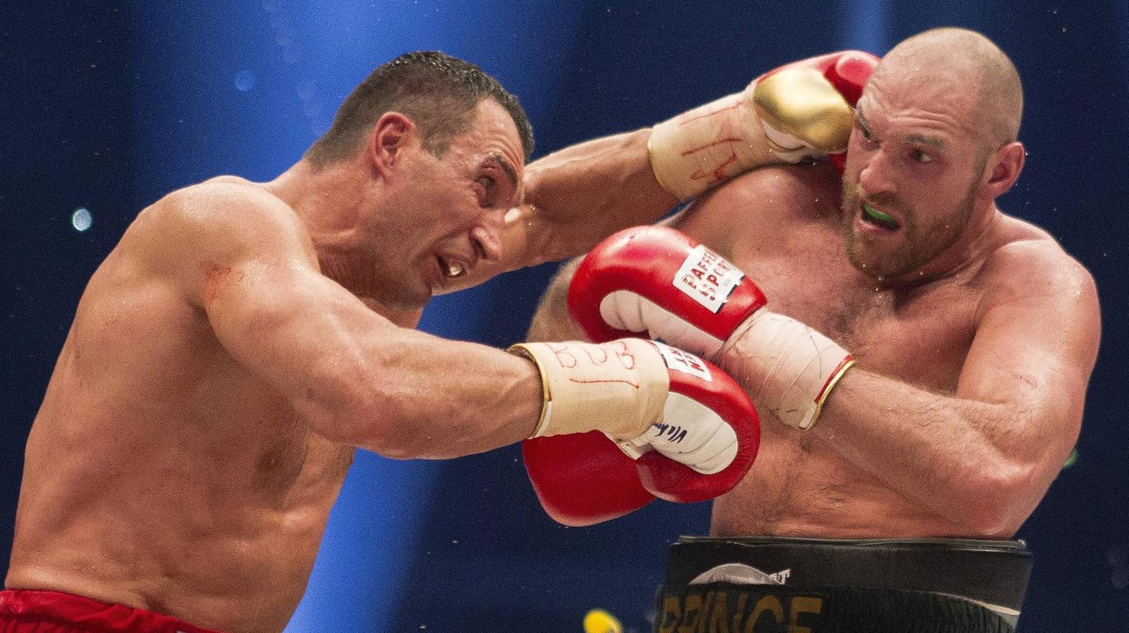 Wladimir Klitschko (li.) im Kampf gegen Tyson Fury im November 2015.