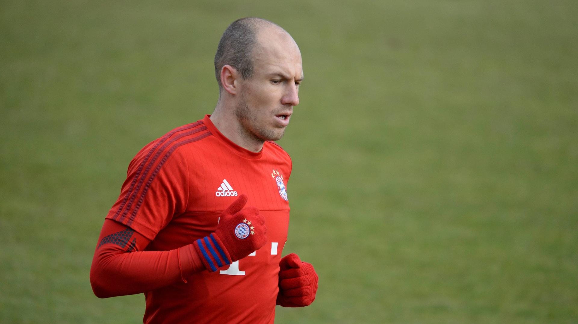 Absolvierte erstmals nach seiner Adduktorenverletzung wieder Lauftraining: Arjen Robben. Absolvierte erstmals nach seiner Adduktorenverletzung wieder Lauftraining: Arjen Robben.