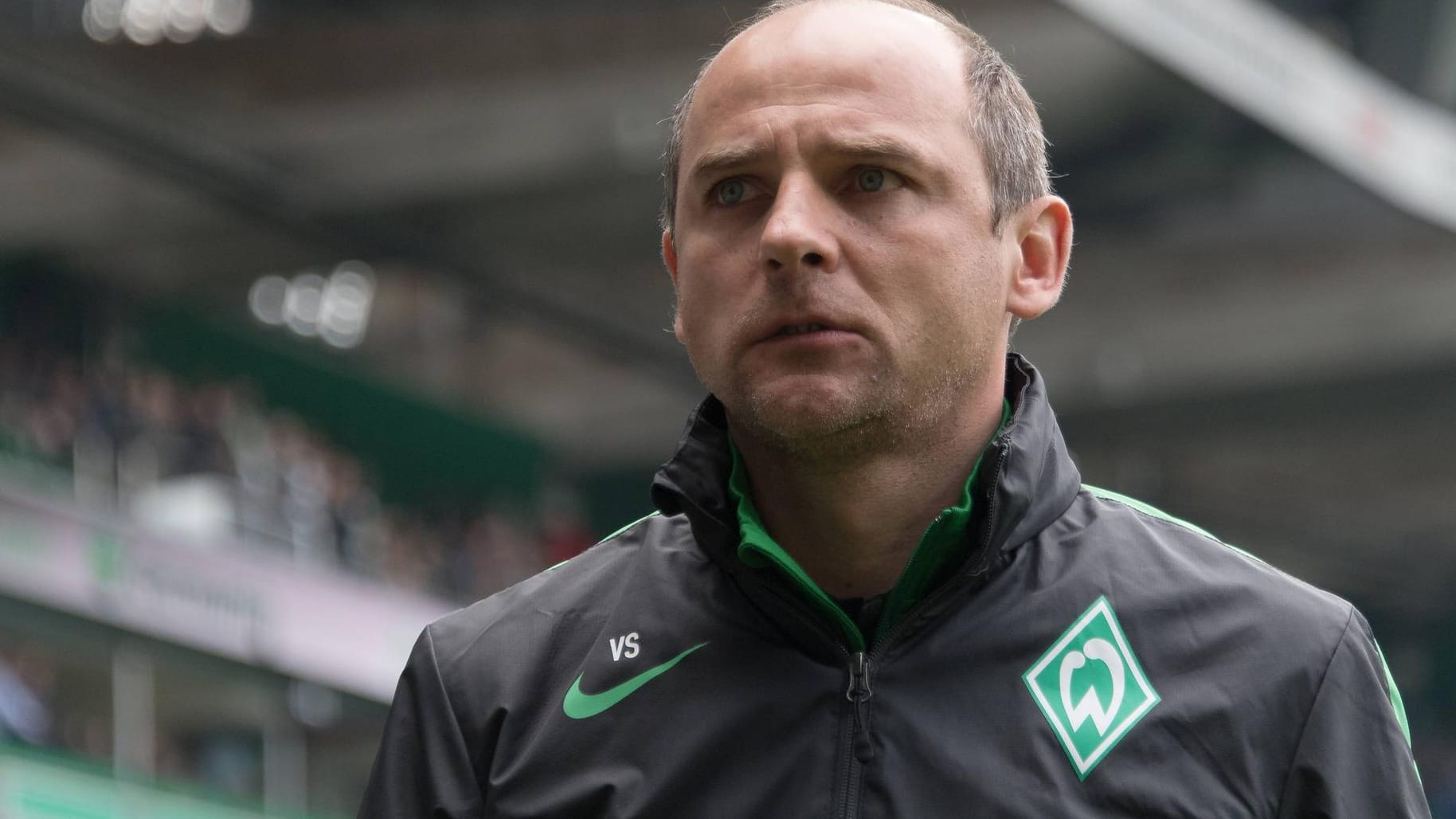 Versteinerter Gesichtsausdruch: Werder-Coach Viktor Skripnik nach der Heimpleite gegen Augsburg. Versteinerter Gesichtsausdruch: Werder-Coach Viktor Skripnik nach der Heimpleite gegen Augsburg.