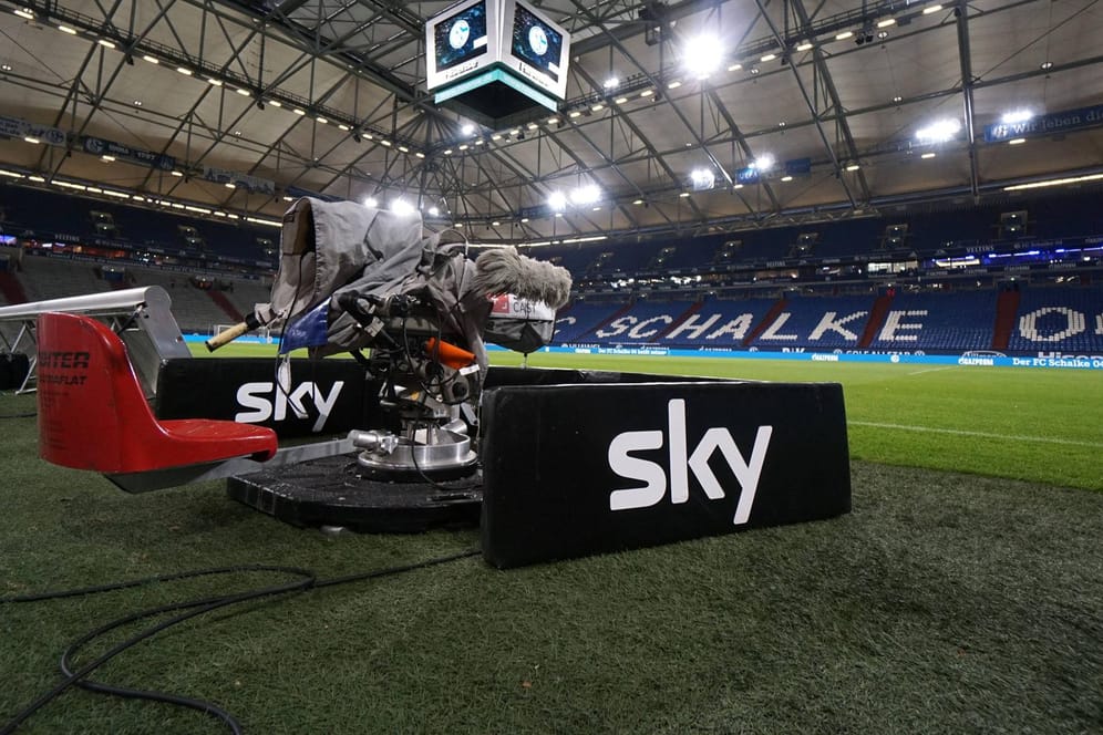 Der Pay-TV-Sender Sky überträgt derzeit alle Spiele der Bundesliga live.