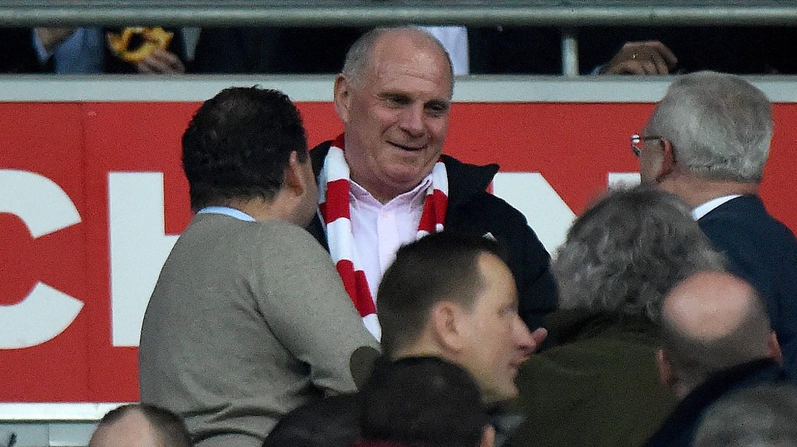Uli Hoeneß begleitet den FC Bayern nach Lissabon.