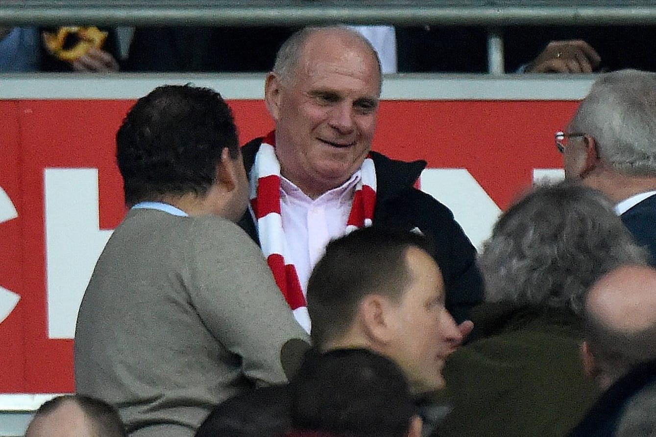 Uli Hoeneß begleitet den FC Bayern nach Lissabon.