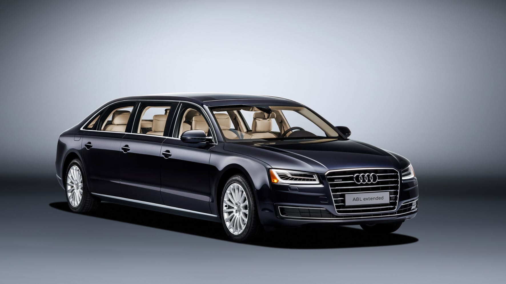 Audi A8 L extended: Die gestreckte Limousine ist 6,36 Meter lang - 1,09 Meter länger als die normale Langversion.