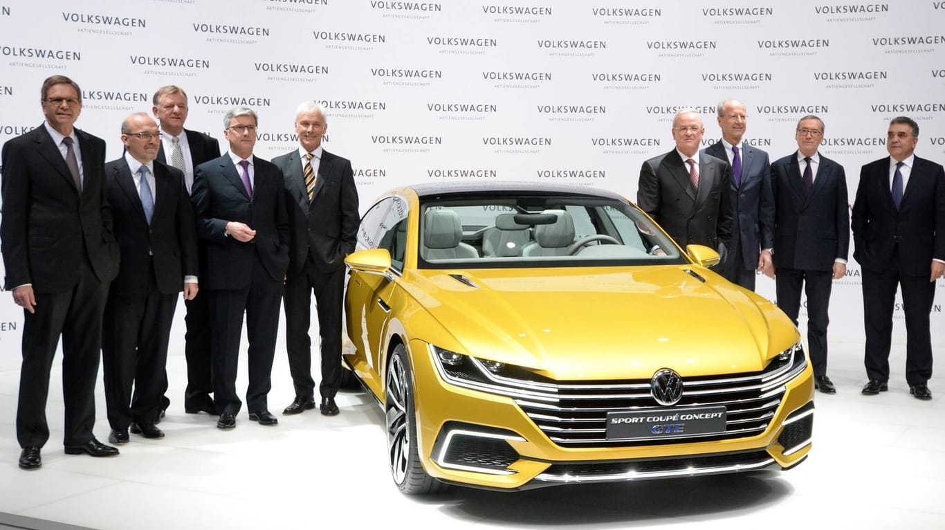 Die Vorstandsmitglieder vom Volkswagen-Konzern und seinen Töchtern im Frühling 2015 - damals noch mit Martin Winterkorn.