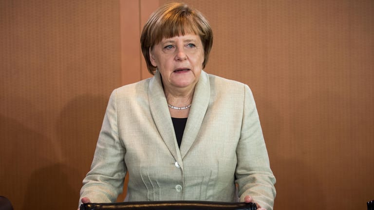 Bundeskanzlerin Angela Merkel steht in der Affäre Böhmermann eine unangenehme Entscheidung bevor.