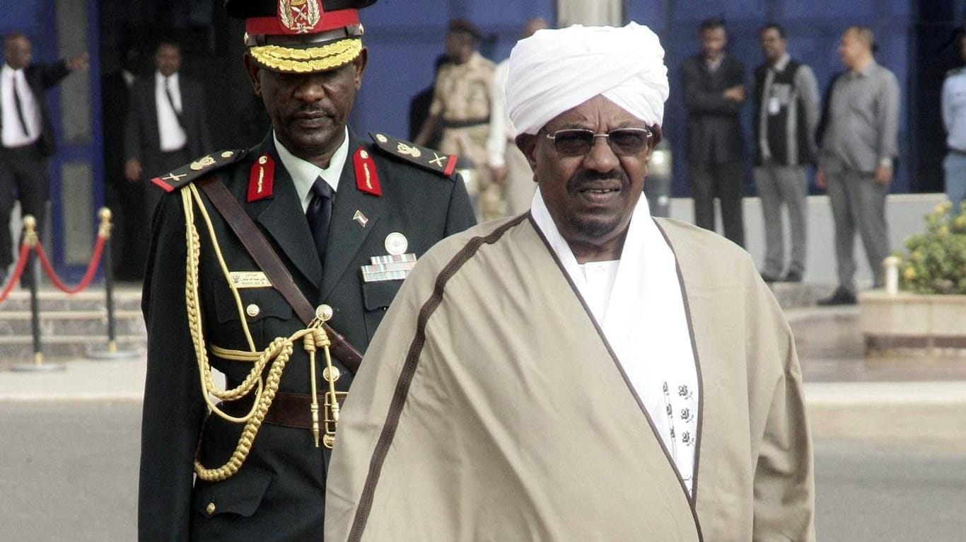 Einer der möglichen Kooperationspartner: Sudans Präsident Omar Al-Baschir, gesucht wegen Völkermords.