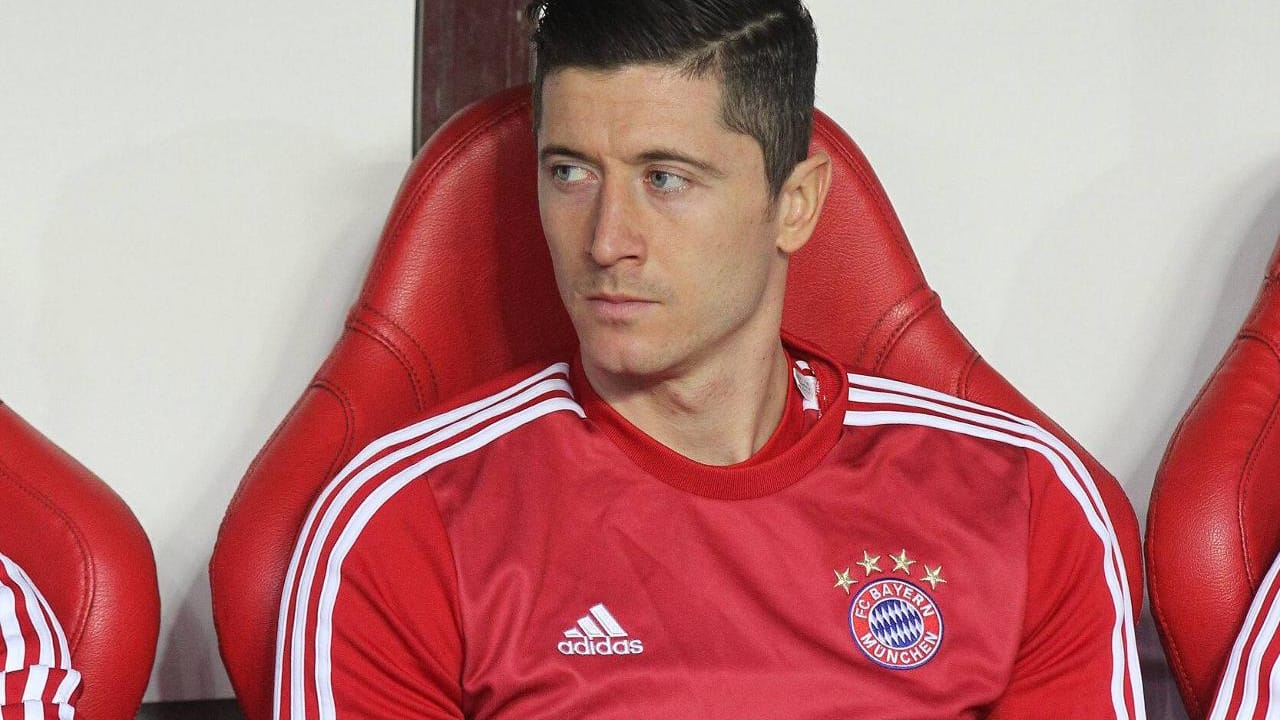 Ungewohnter Platz: Robert Lewandowski saß gegen Lissabon lange auf der Bank. Ungewohnter Platz: Robert Lewandowski saß gegen Lissabon lange auf der Bank.