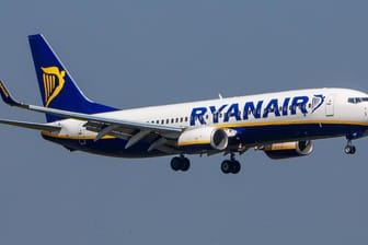 Fluggesellschaften wie zum Beispiel Ryanair locken mit günstigen Preisen - auf Kosten der Sicherheit?