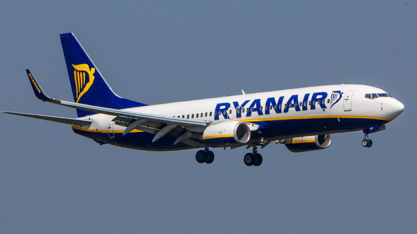 Fluggesellschaften wie zum Beispiel Ryanair locken mit günstigen Preisen - auf Kosten der Sicherheit?