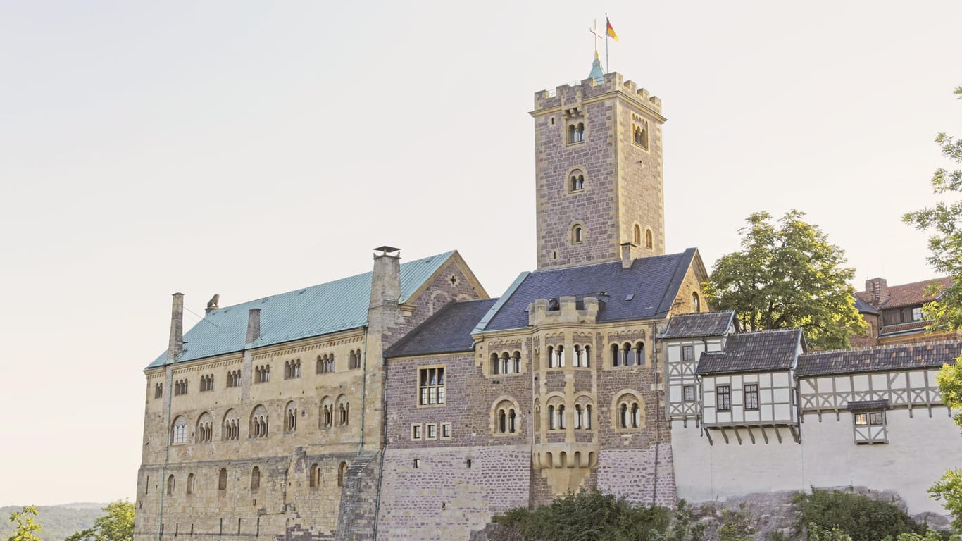 Die Wartburg bei Eisenach ist ein beliebtes deutsches Ausflugsziel.