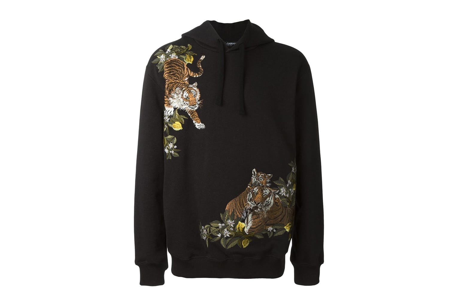 Luxus trifft Sportswear: Ebenfalls mit aufwendigen Stickereien wie bei dem Löwen-Hoodie von Dolce & Gabbana (um 2250 Euro) liegen Sie im Trend.