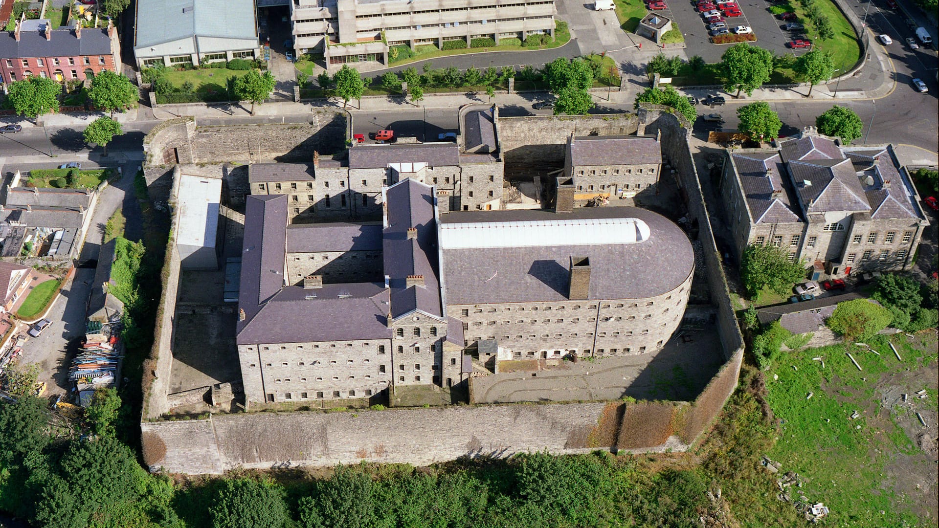 Einst Staatsgefängnis, heute eine nationale Gedenkstätte und Besuchermagnet - das Kilmainham Gaol in Dublin.