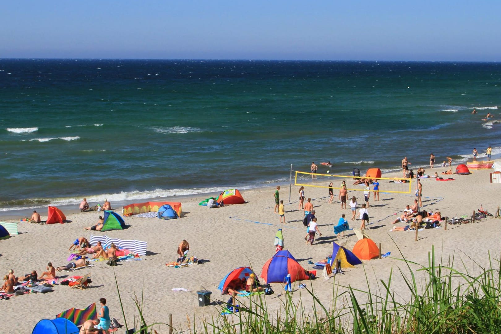 Im Sommer bei schönem Wetter ist von Ebbe und Flut nicht viel zu bemerken.