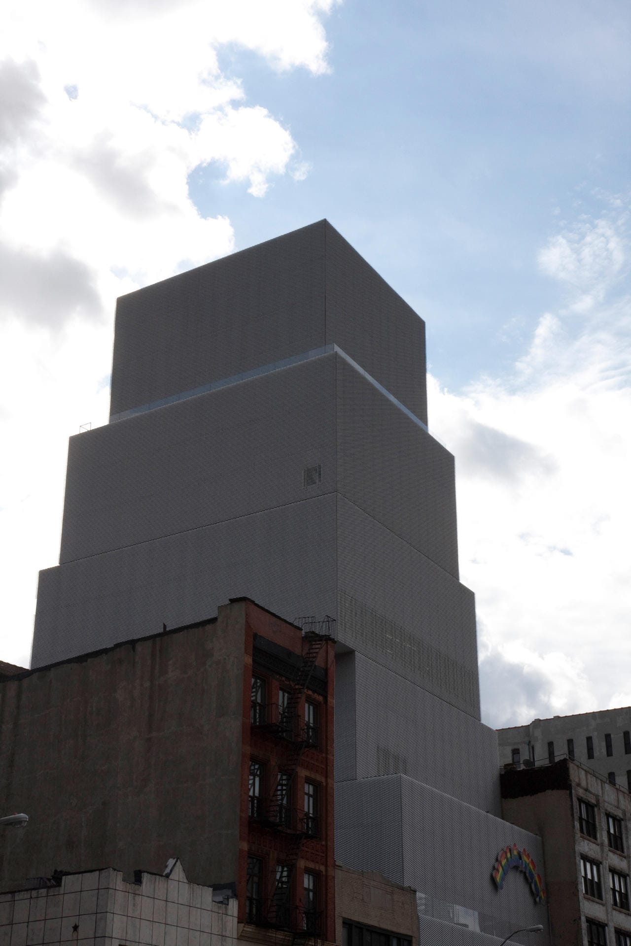 Das New Museum in New York besteht seit 1977. Im Jahr 2007 wurde der von Kazuyo Sejima und Ryue Nishizawa entworfene Neubau eröffnet.