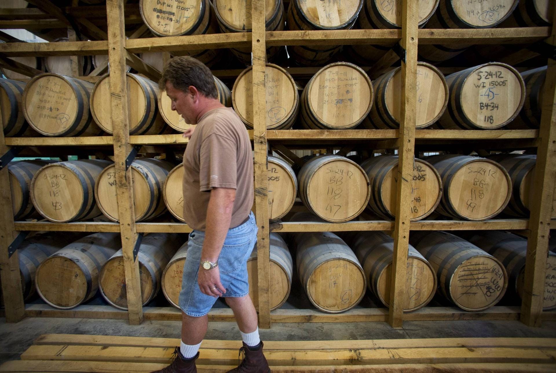Die Reifezeit des Whiskys wird die vorgeschriebenen drei Jahre kaum überschritten haben. Die Fässer gehören ebenfalls zur billigsten Kategorie und sind in der Regel abgenutzt und geben kaum noch Aromen ab.