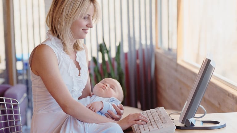Arbeitgeber sind gesetzlich verpflichtet, Müttern das Stillen oder das Milchabpumpen zu ermöglichen.