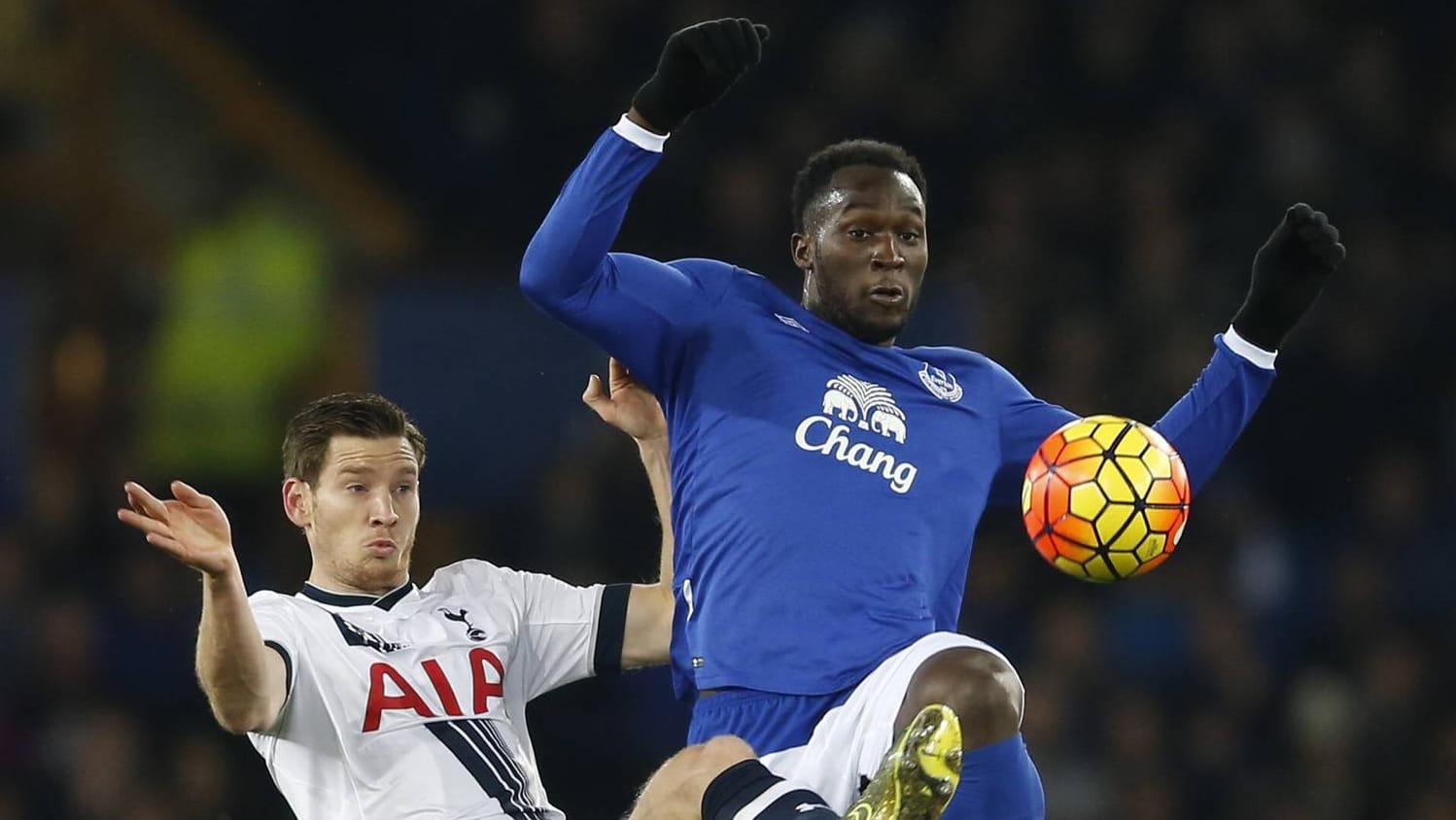 Everton-Stürmer Romelu Lukaku (re.) steht bei vielen Topklubs auf dem Einkaufszettel. Everton-Stürmer Romelu Lukaku (re.) steht bei vielen Topklubs auf dem Einkaufszettel.
