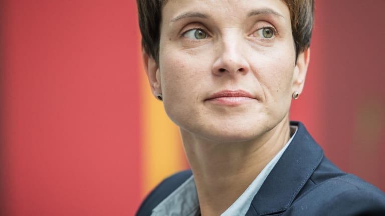 Frauke Petry, Bundesvorsitzende der AfD, vor einer Pressekonferenz in Berlin.