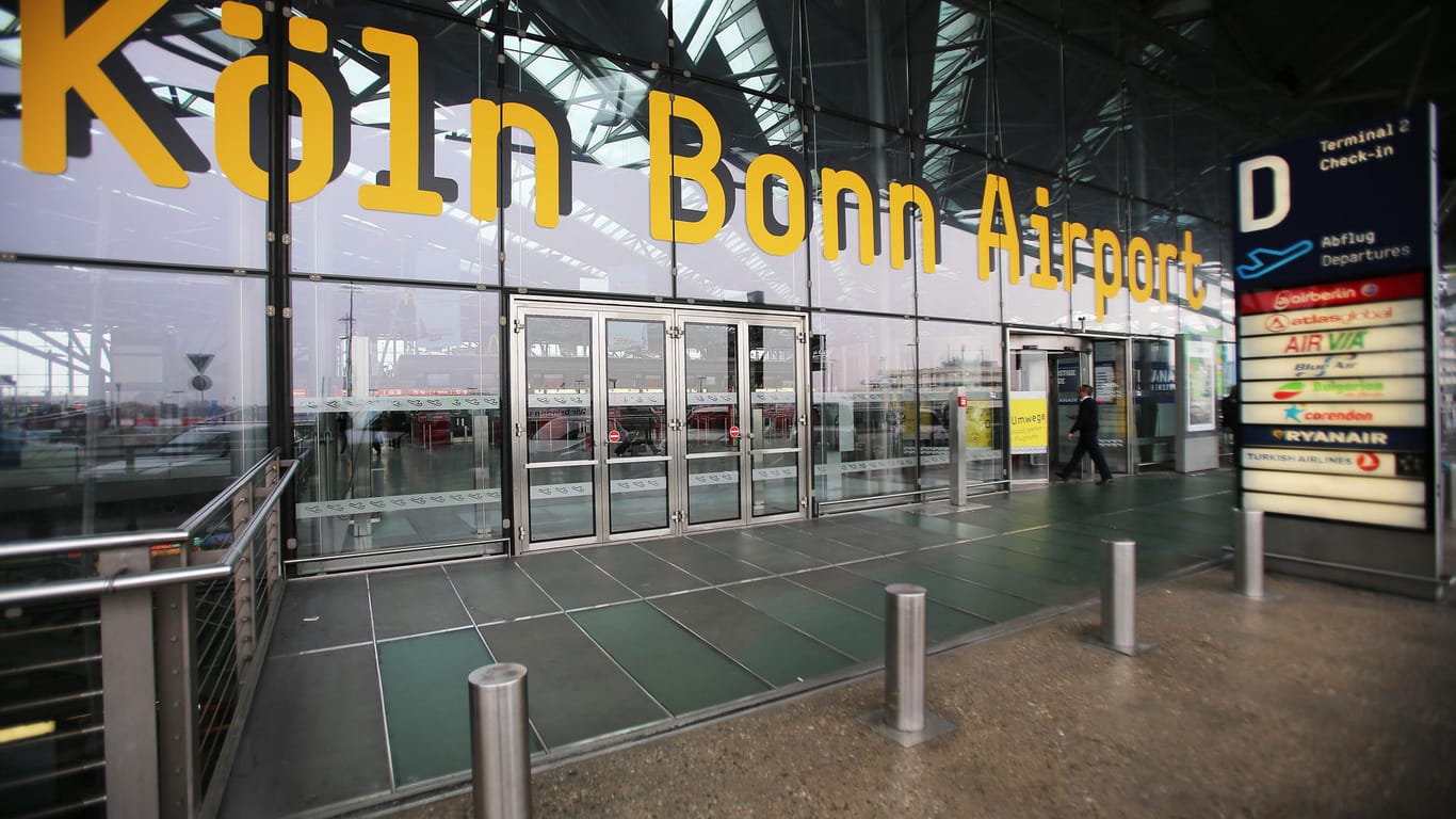 Terminal 2 des Flughafens Köln/Bonn: Die Terrormiliz Islamischer Staat hat mit Anschlägen auf dem Flughafen gedroht.
