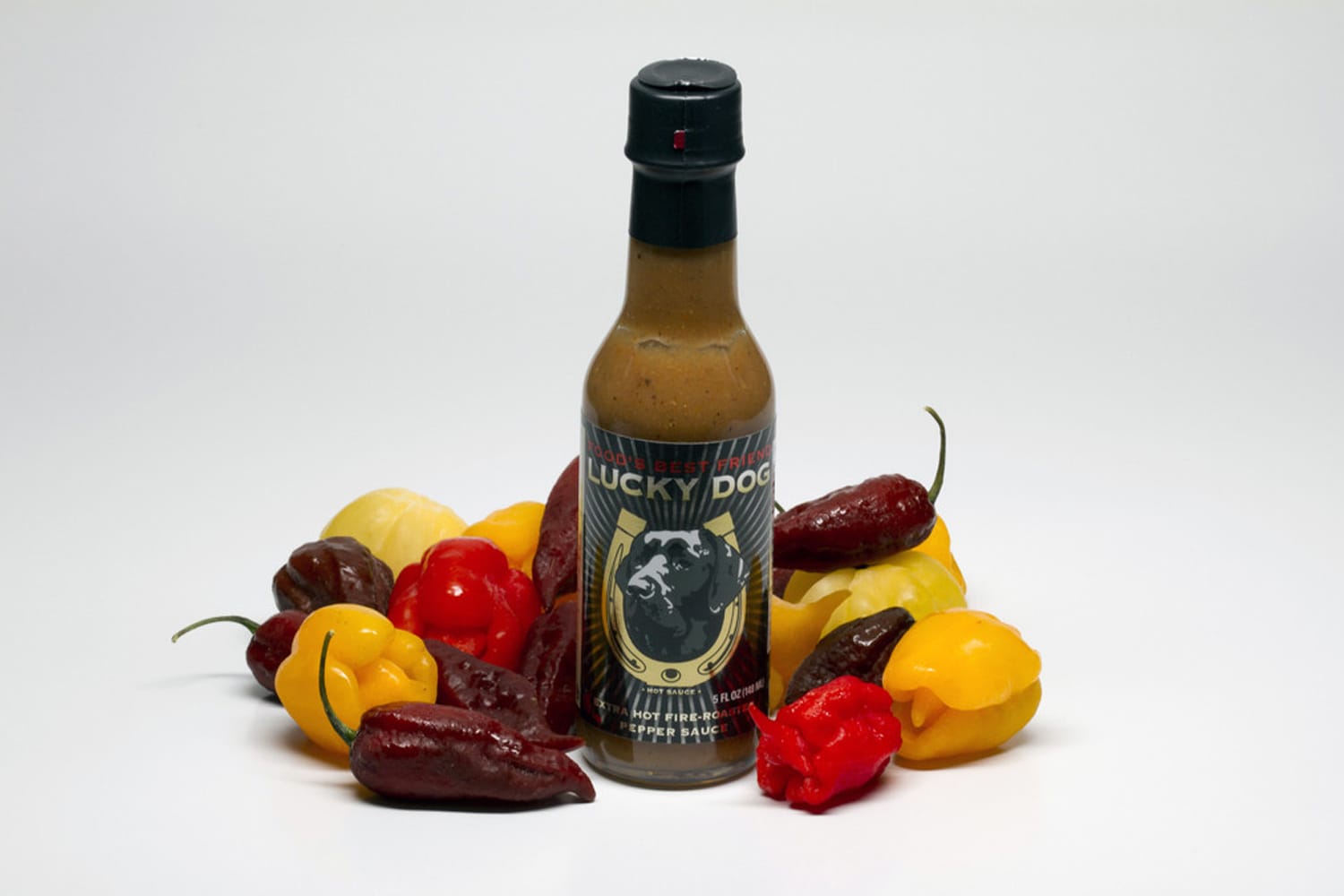 Ebenfalls fruchtig scharf serviert Ihnen die extra scharfe Pfeffersauce Black Label von Lucky Dog Hot Sauce (um 7 Euro) geröstete Jalapenos, Trinidad Moruga Scorpion Chili und fruchtige Feige.