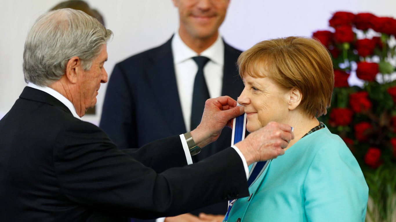 Kanzlerin Angela Merkel erhält den "Vier Freiheiten Preis".