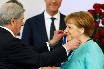 Kanzlerin Angela Merkel erhält den "Vier Freiheiten Preis".