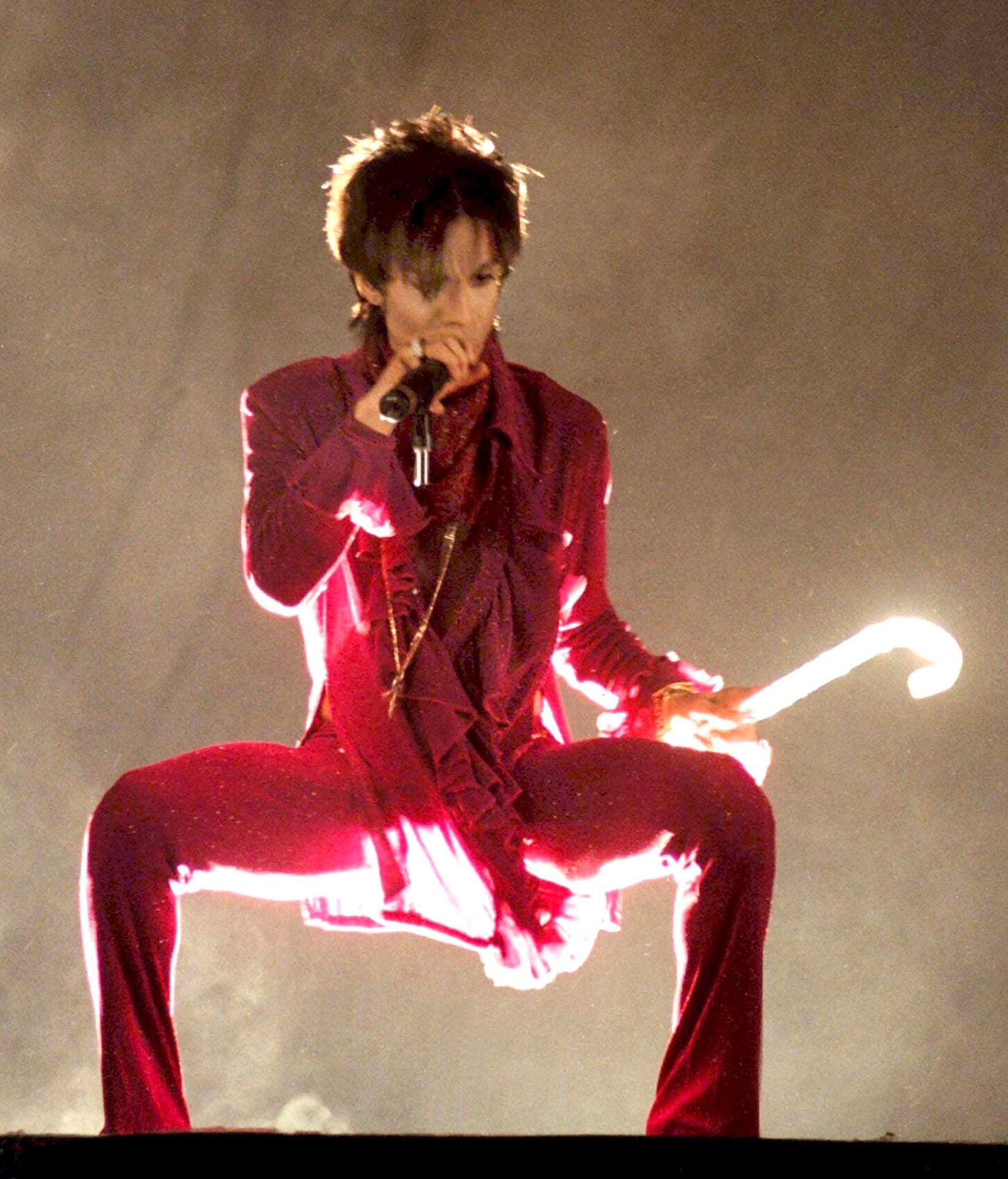 Auch seinen Künstlernamen änderte er 1993 in ein unaussprechliches Symbol, daraufhin wurde er zu "The Artist formerly known as Prince" (TAFKAP).