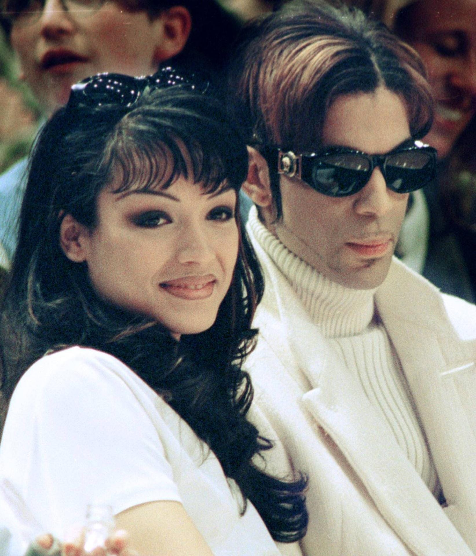Mit seiner ersten Ehefrau Mayte Jannell Garcia war Prince sechs Jahre verheiratet. 1998 trennten sie sich. Ihr gemeinsamer Sohn Boy Gregory starb 1996 eine Woche nach seiner Geburt.
