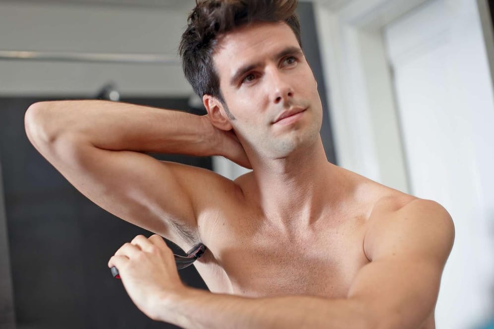 Immer mehr Männer entscheiden sich für die haarfreie Variante des gesamten Körpers.