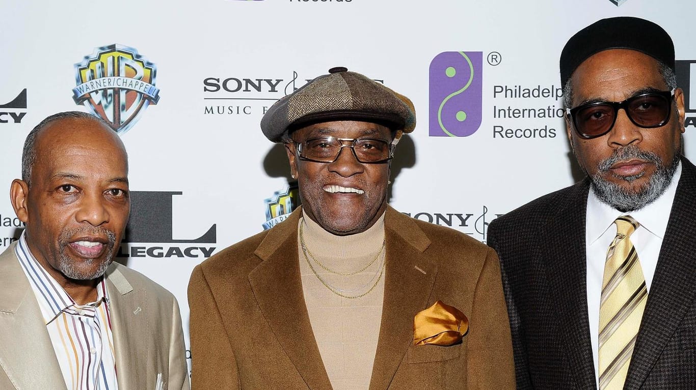 Leon A. Huff (li,), Billy Paul (Mitte) und Kenneth Gamble (re.) im Jahr 2008.