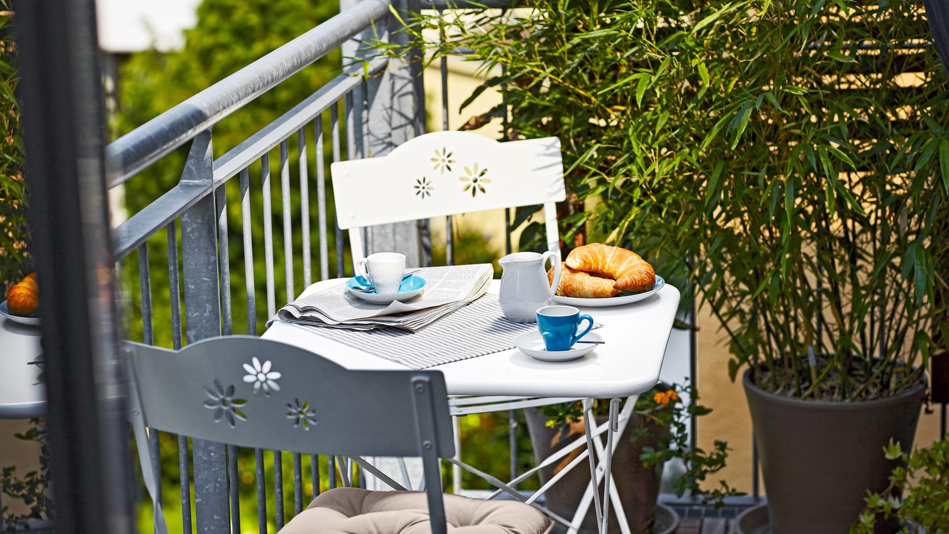 Ostbalkone eignen sich vor allem zum Frühstücken im Freien.