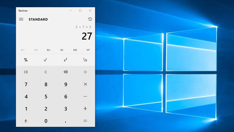 Der Rechner von Windows 10 im Standardmodus. Gemein ist, dass der Rechner die Punkt-vor-Strich-Regel in diesem Modus nicht kennt.