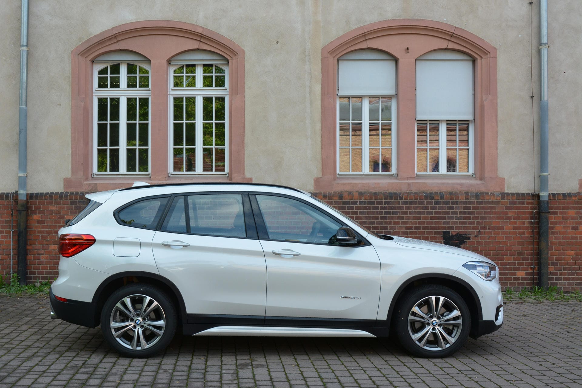 Über eine Länge von 4,44 Meter streckt sich der BMW X1 - damit ist er 22 Zentimeter kürzer als der nächstgrößere X3.