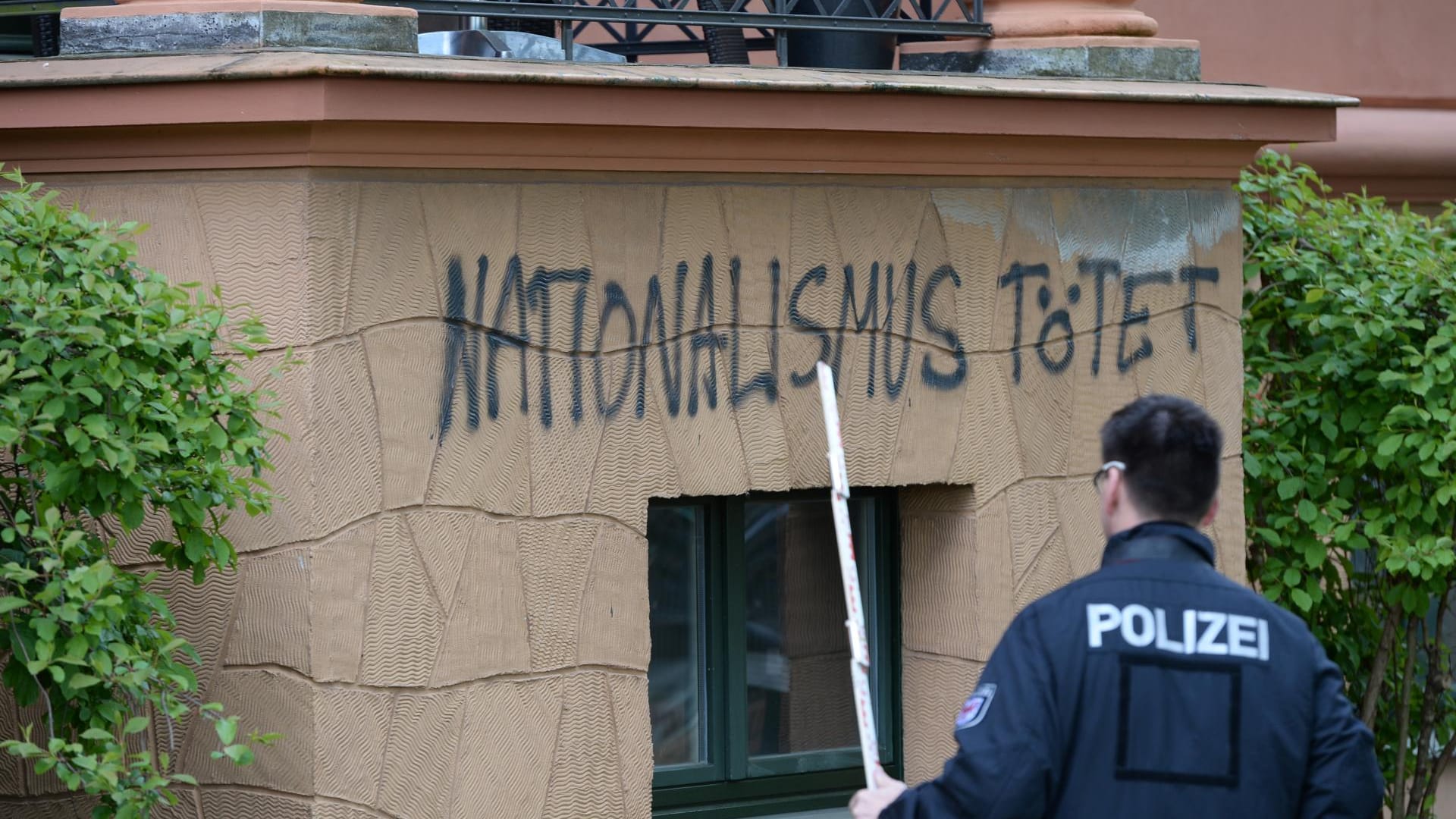 Mit dieser Botschaft wurde das Haus von Alexander Gauland in Potsdam beschmiert.