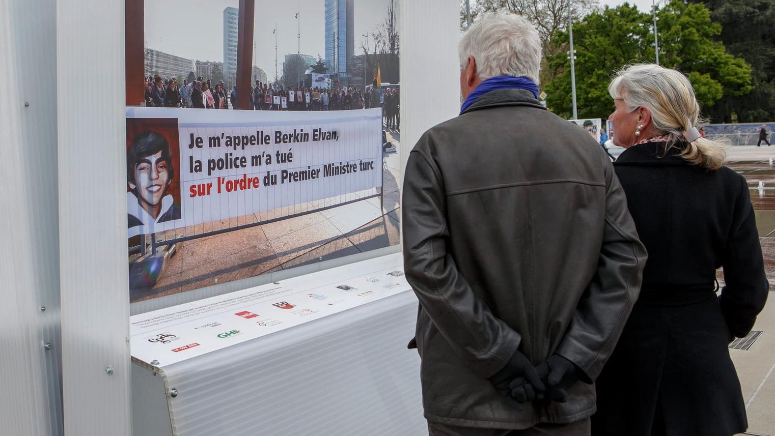 Das umstrittenes Foto in Genf bleibt.