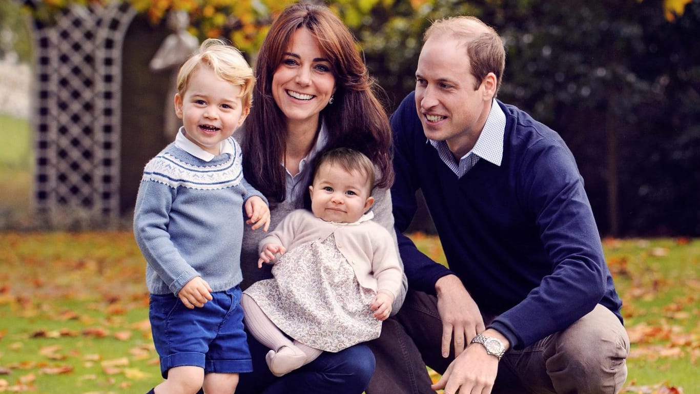 Winter 2015: Stolz präsentieren Herzogin Kate und Prinz William ihre Kinder, Prinz George und Prinzessin Charlotte, der Öffentlichkeit.