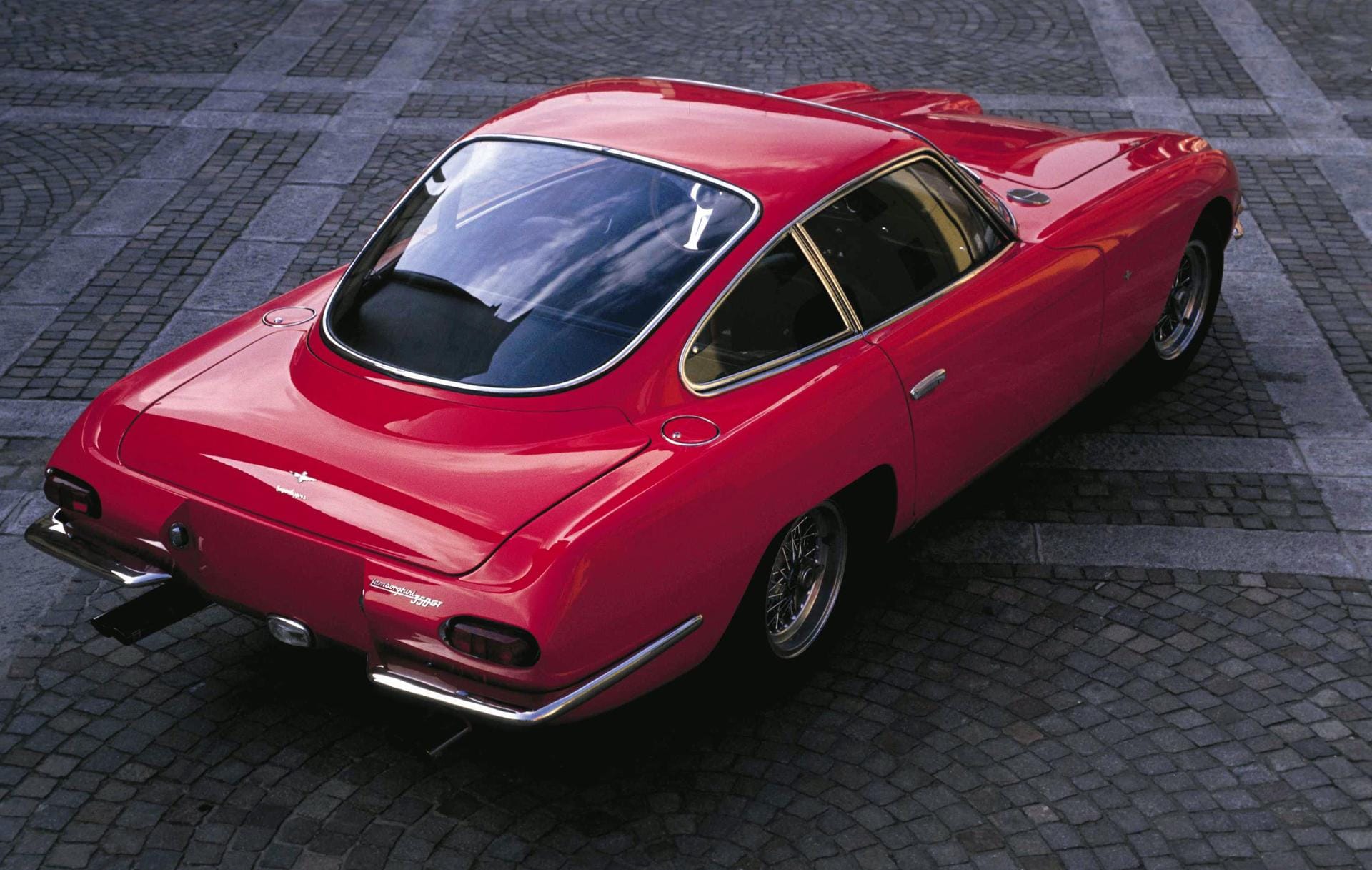 Am Anfang war ein bildschönes Coupé. Der Lamborghini 350 GT wurde 1963 vorgestellt und bis 1967 nur 143 Mal gebaut. Heute wechselt ein 350 GT selten für weniger als 200.000 Euro den Besitzer.